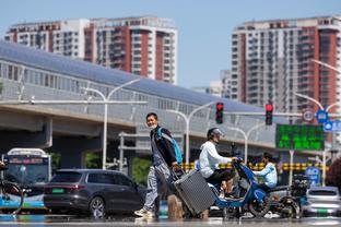 苏群：湖人不一定不交易 但交易发生的可能性正大大降低